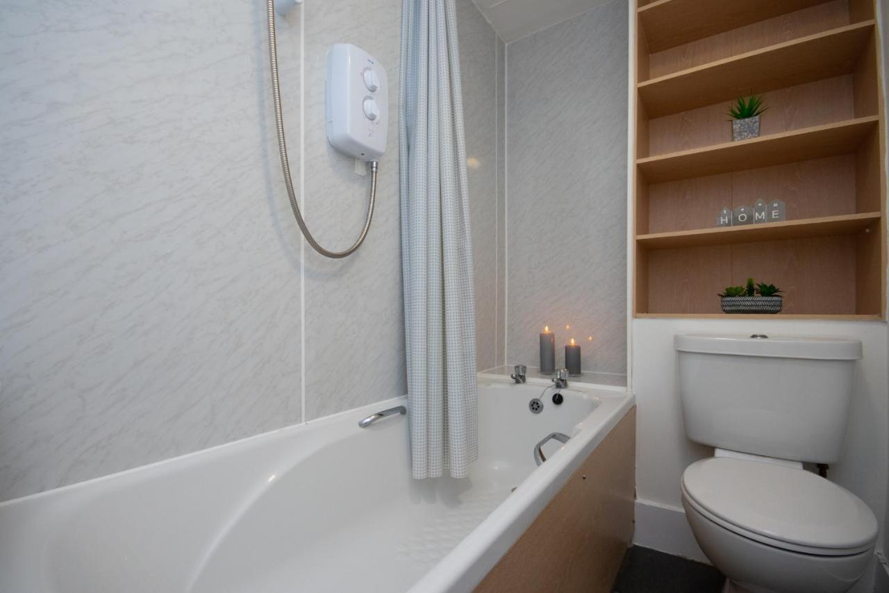 Dwellcome Home Ltd 1 Bed Apt, Half Mile To Union Street Yet Quiet, Free Parking, Fast Wifi, Ideal For Long Term Contractor, Etc Stays, Fully Equipped Kitchen, Regular Housekeeping Option - See Our Site For Assurance แอเบอร์ดีน ภายนอก รูปภาพ