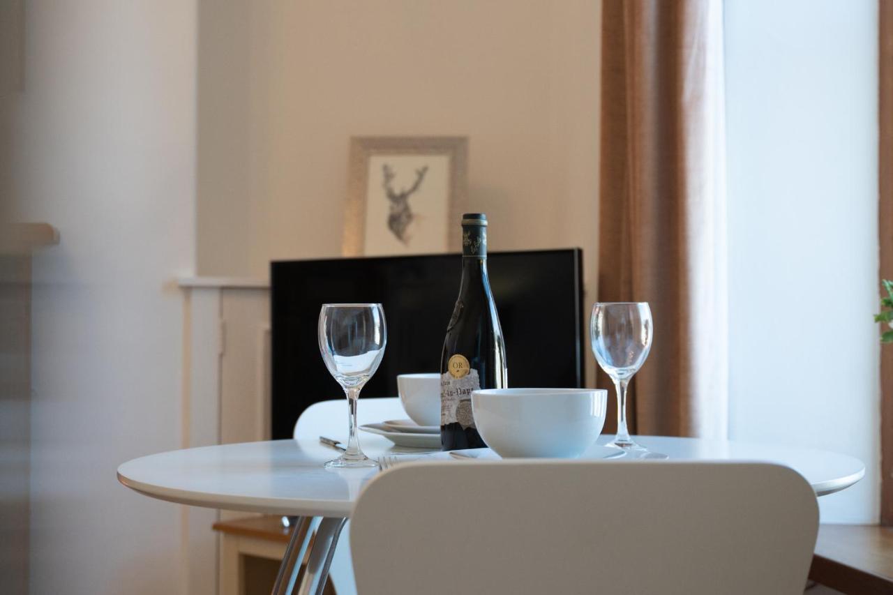 Dwellcome Home Ltd 1 Bed Apt, Half Mile To Union Street Yet Quiet, Free Parking, Fast Wifi, Ideal For Long Term Contractor, Etc Stays, Fully Equipped Kitchen, Regular Housekeeping Option - See Our Site For Assurance แอเบอร์ดีน ภายนอก รูปภาพ