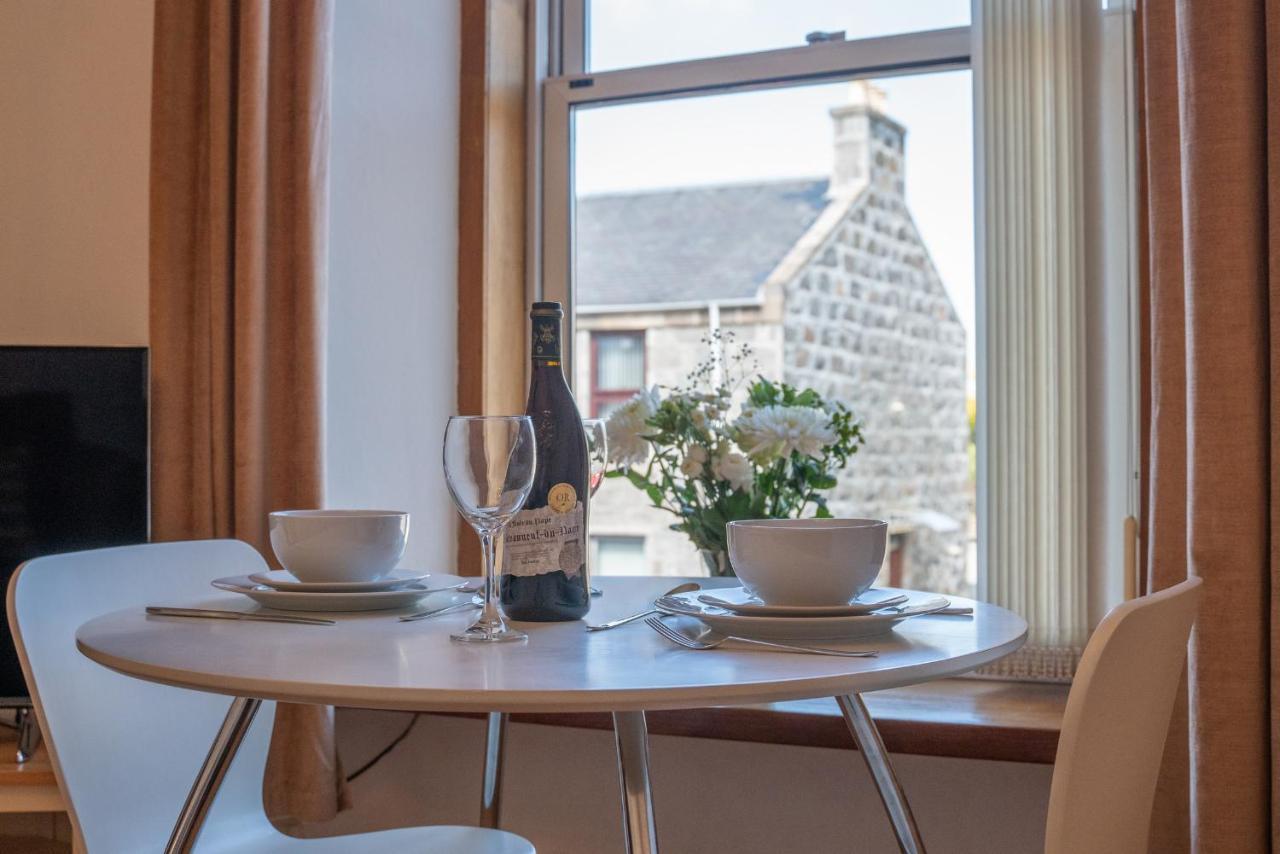 Dwellcome Home Ltd 1 Bed Apt, Half Mile To Union Street Yet Quiet, Free Parking, Fast Wifi, Ideal For Long Term Contractor, Etc Stays, Fully Equipped Kitchen, Regular Housekeeping Option - See Our Site For Assurance แอเบอร์ดีน ภายนอก รูปภาพ