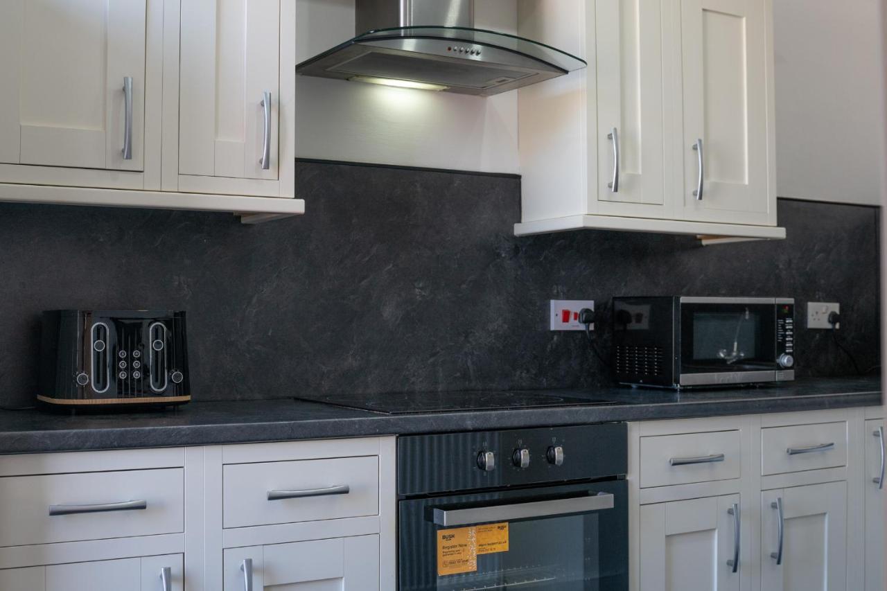 Dwellcome Home Ltd 1 Bed Apt, Half Mile To Union Street Yet Quiet, Free Parking, Fast Wifi, Ideal For Long Term Contractor, Etc Stays, Fully Equipped Kitchen, Regular Housekeeping Option - See Our Site For Assurance แอเบอร์ดีน ภายนอก รูปภาพ